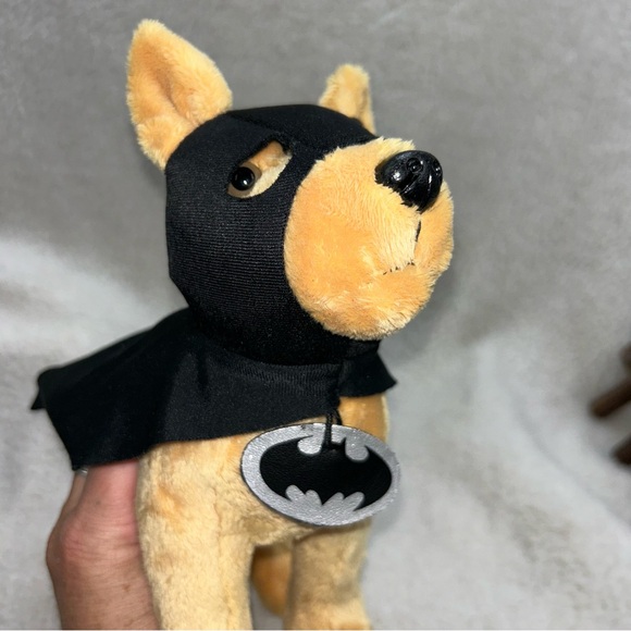 Batman dog 2010 Six Flags plush 10" x 15" dog in bat mask & cape - Picture 2 of 11
